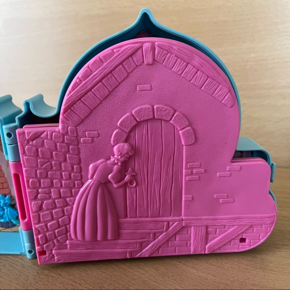 3 Cinderella Figures + Folding Playset Disney Princess Compact Once Upon a Time - Picture 6 of 10